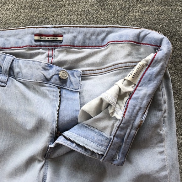 Tommy Hilfiger Women’s Lightwash Cropped Jeans - Picture 3 of 6